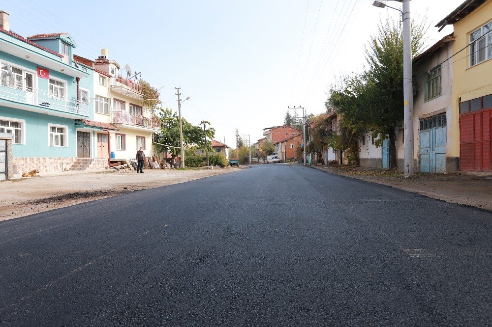 Konya Büyükşehir’den Doğanhisar’da sıcak asfalt çalışması
