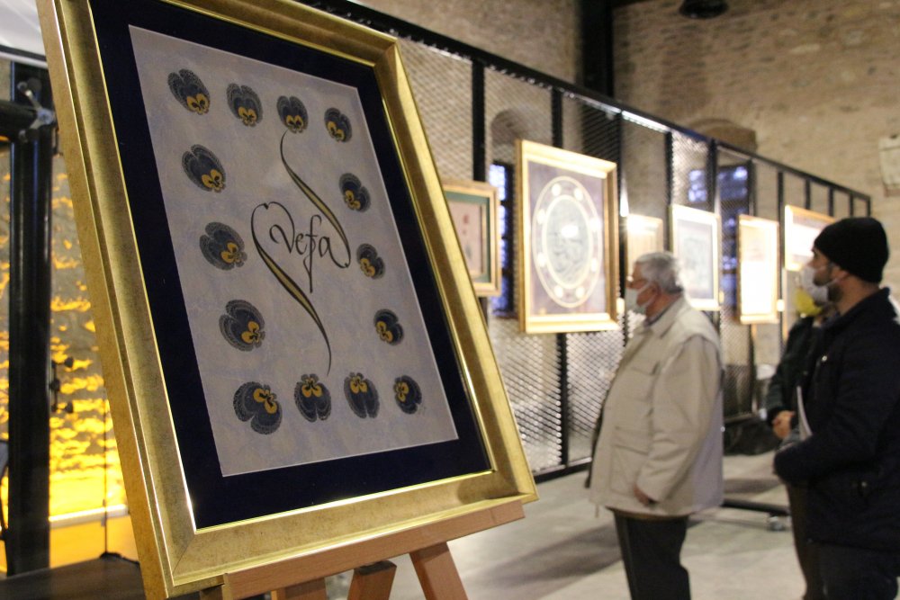 Konya'da '20'nci Yıl Dostlara Vefa' temalı ebru sergi açıldı