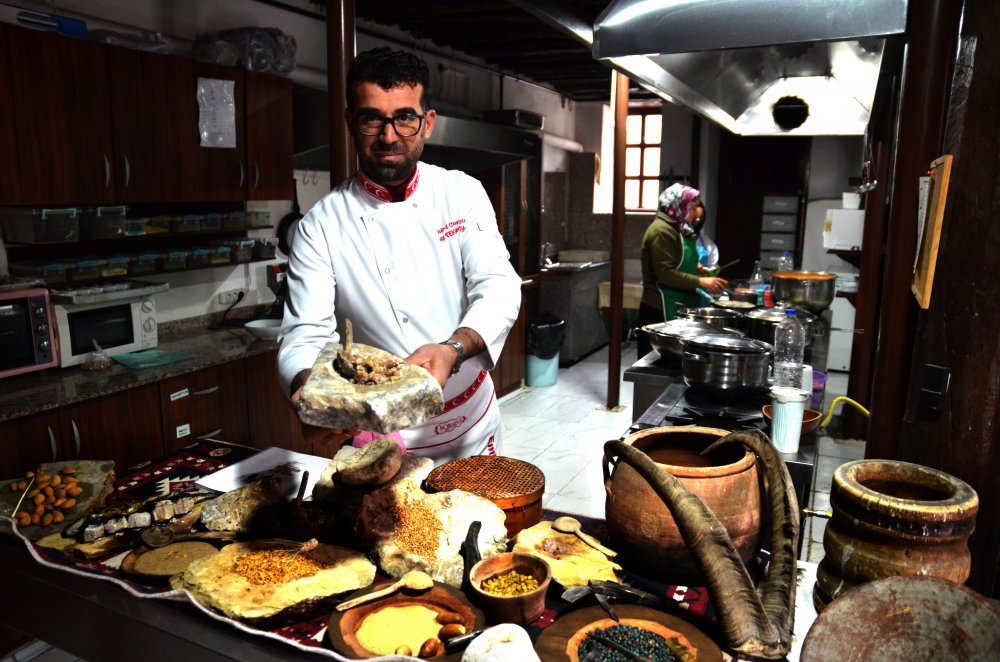 Konyalı aşçı 9 bin yıllık damak tatlarını bugüne taşıdı