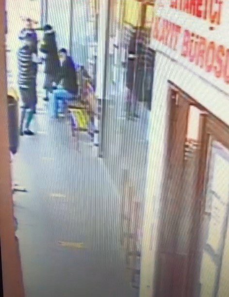 Oğlunu ziyarete gitmişti! Cezaevi önündeki cinayet saniye saniye kaydedildi