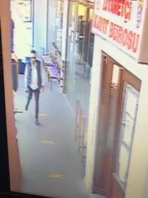 Oğlunu ziyarete gitmişti! Cezaevi önündeki cinayet saniye saniye kaydedildi