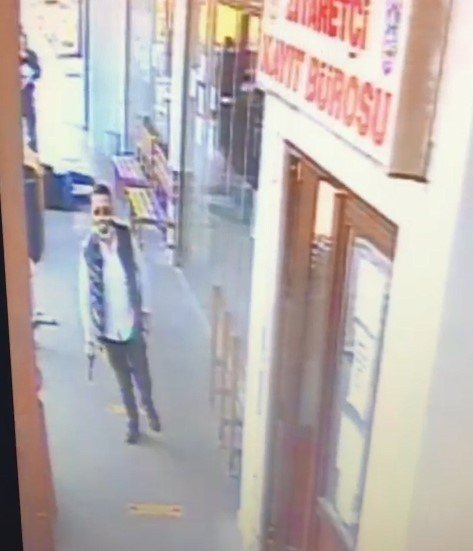 Oğlunu ziyarete gitmişti! Cezaevi önündeki cinayet saniye saniye kaydedildi