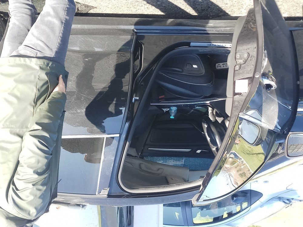 Üzerine hafriyat kamyonu devrildi! Burnu bile kanamadı