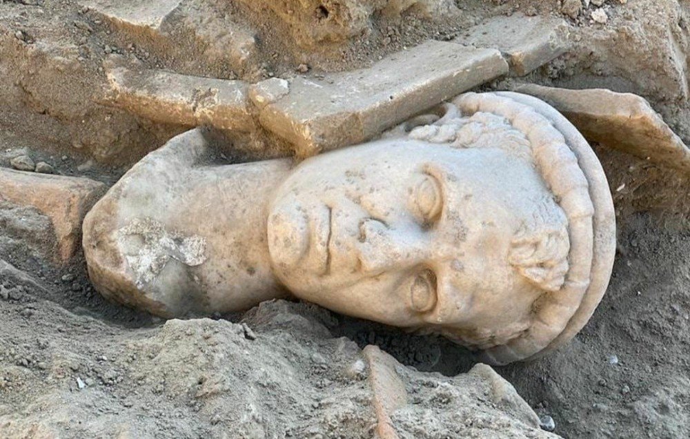 Laodikya Antik Kentinde 2 bin yıllık yıllık heykel başı bulundu
