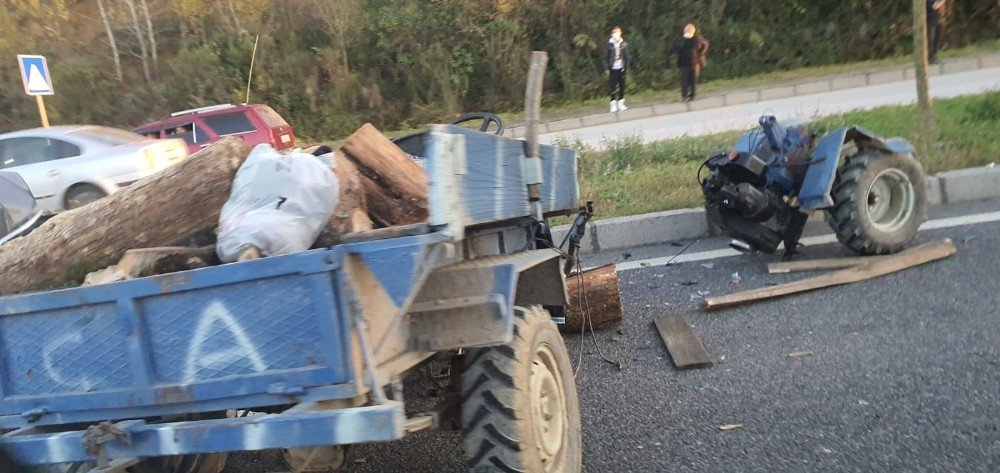 Otomobilin çarptığı patpat ikiye bölündü! 2 yaralı