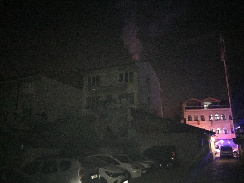 Yangını gören kısıtlamayı unutup sokağa fırladı