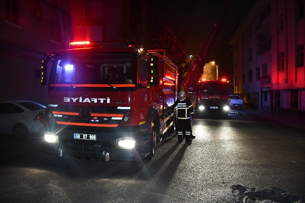 Gece sigara içmek içen balkona çıkan şahıs apartmanı ayağa kaldırdı!