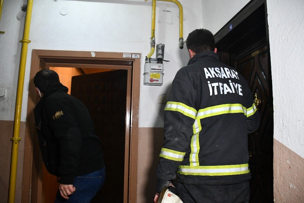 Gece sigara içmek içen balkona çıkan şahıs apartmanı ayağa kaldırdı!