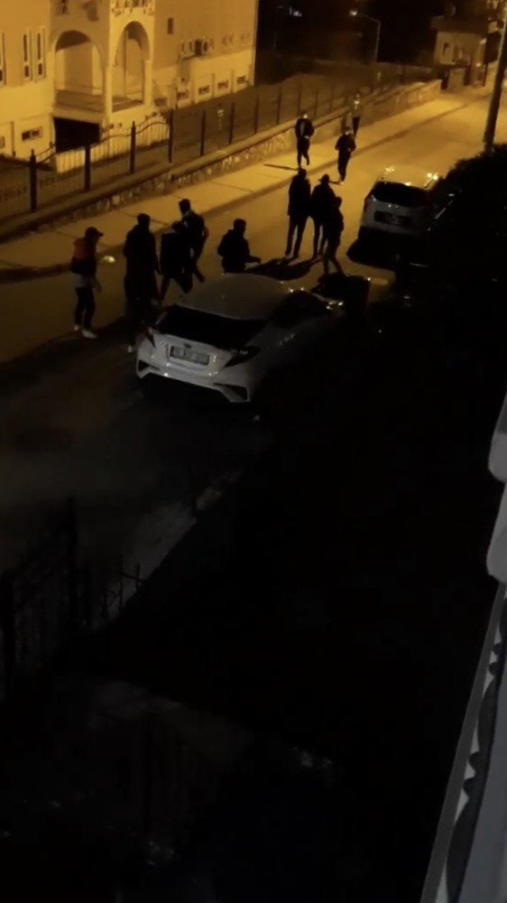 Kısıtlamada yol verme kavgası! Hastanelik oldular
