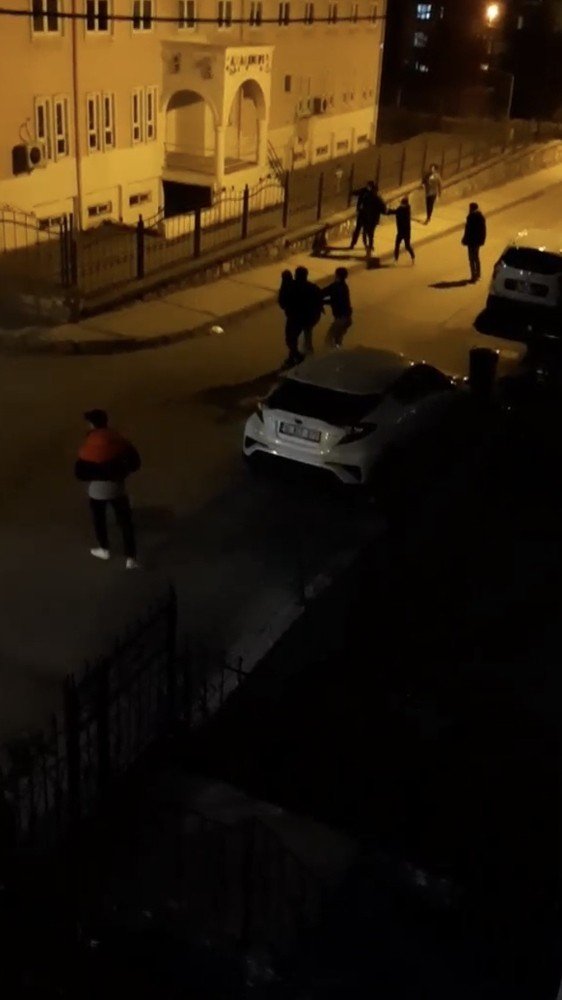 Kısıtlamada yol verme kavgası! Hastanelik oldular