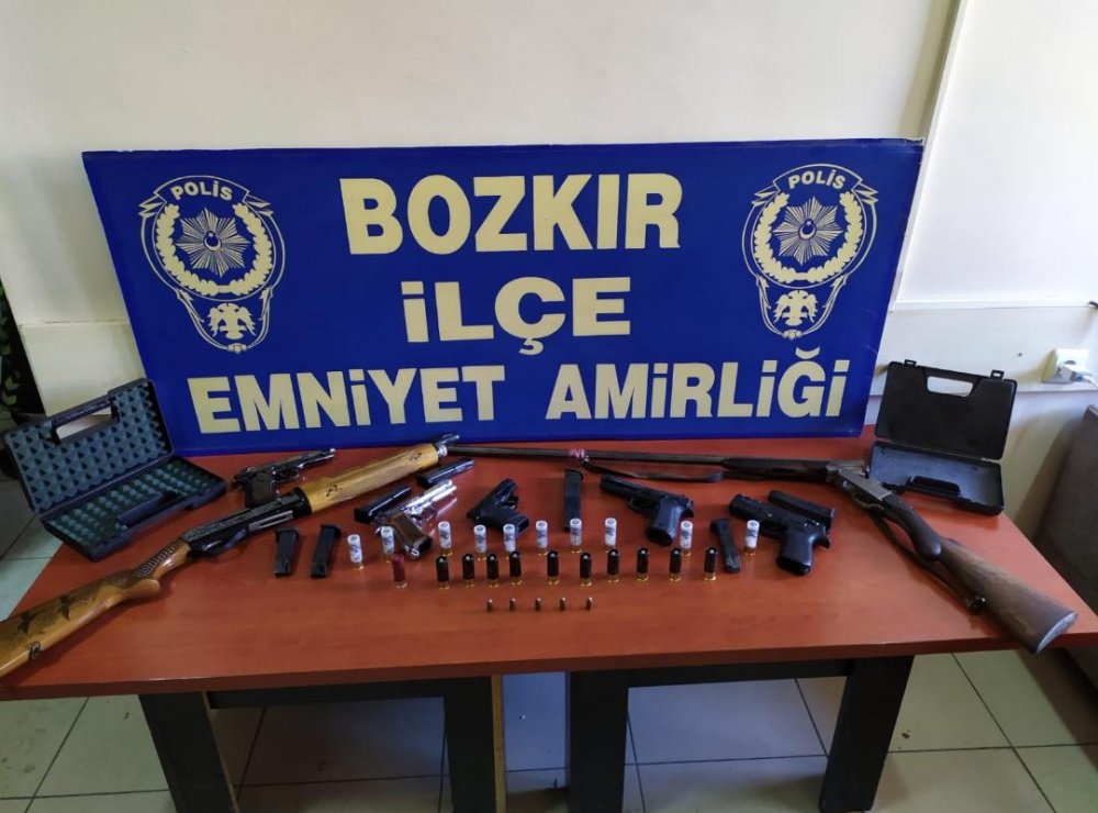 Konya'da çok sayıda ruhsatsız silah ele geçirildi