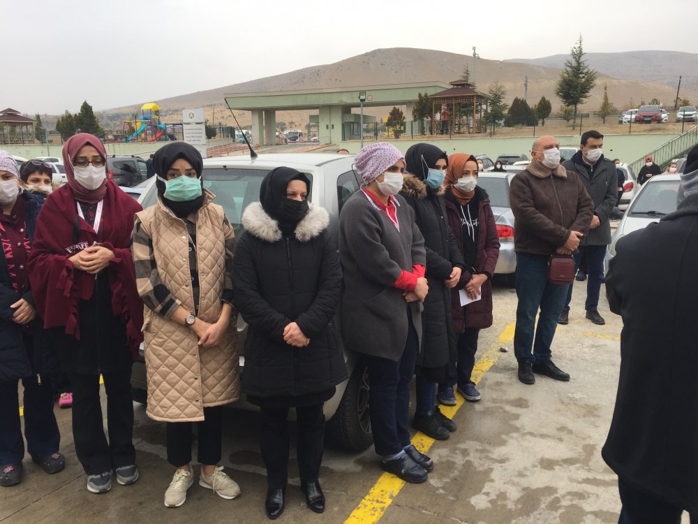 Konya'da koronavirüse yenik düşen hemşire Selver Kuşçu Ünal toprağa verildi