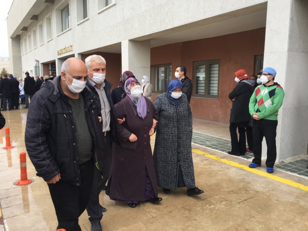 Konya'da koronavirüse yenik düşen hemşire Selver Kuşçu Ünal toprağa verildi