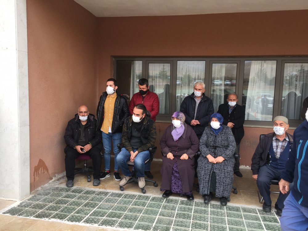 Konya'da koronavirüse yenik düşen hemşire Selver Kuşçu Ünal toprağa verildi