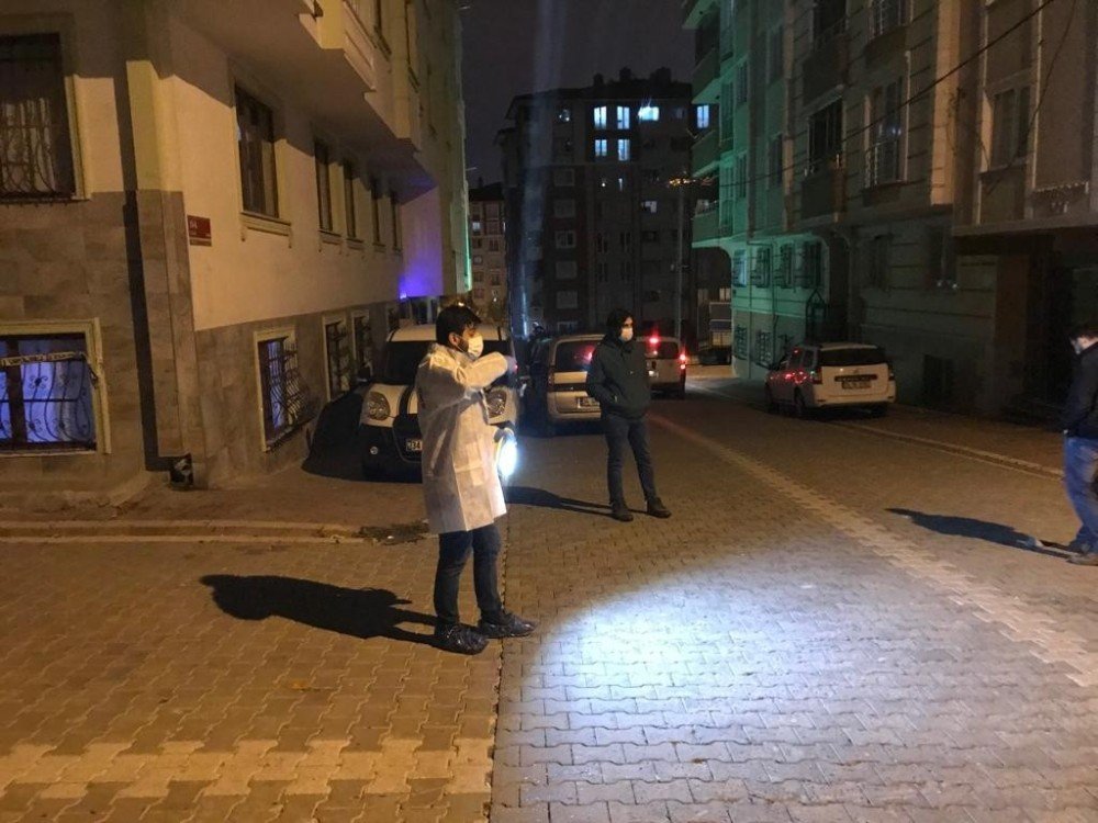 Sokak ortasında genç adama kurşun yağdırdılar