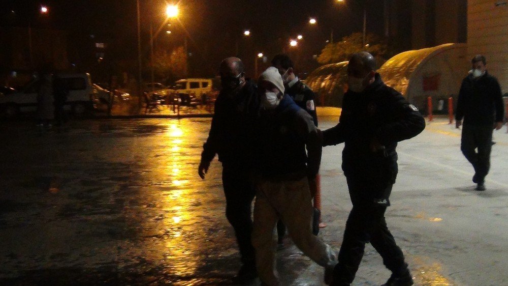 Kısıtlamaya uymayan iki kardeş hakaret ettikleri 3 polisi yaraladı