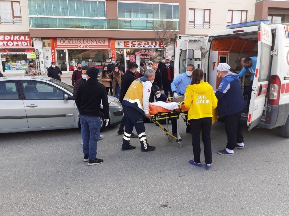 Konya'da otomobil motosikletle çarpıştı! 1 yaralı