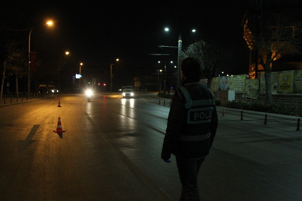 Konya'nın ana caddelerinde kısıtlama sessizliği
