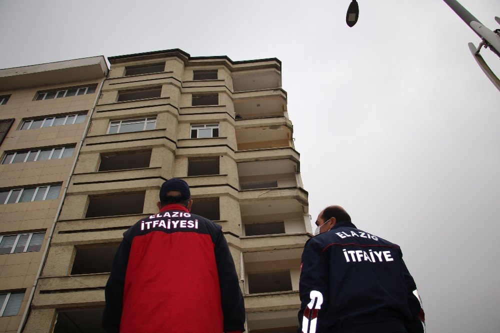 Aşağıdakiler mi yoksa yukarıdaki mi intihar ediyor! İlginç görüntü