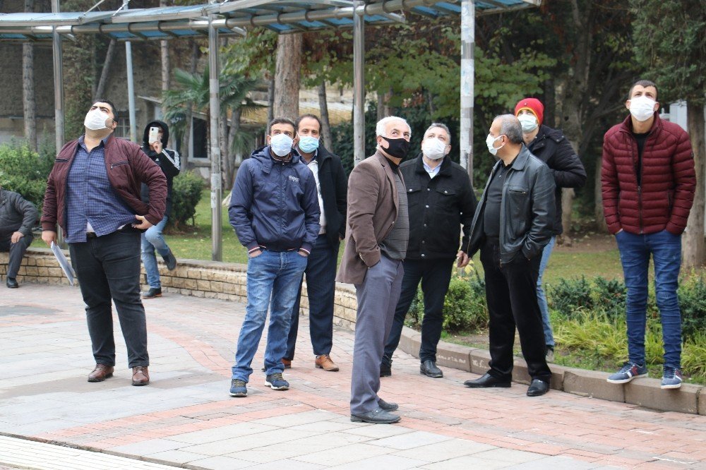 Aşağıdakiler mi yoksa yukarıdaki mi intihar ediyor! İlginç görüntü