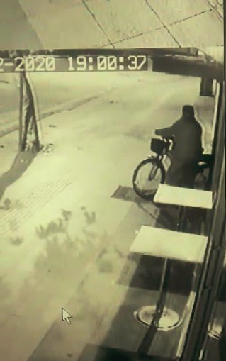 Antalya'da bisiklet çalan alkollü hırsız kameralara takıldı