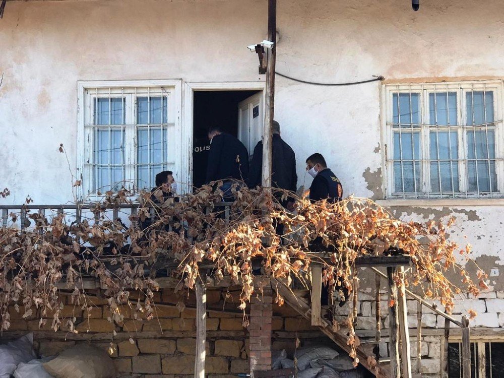 Konya'da gizemli ölüm! 2 çocuk babası avukat evinde ölü bulundu