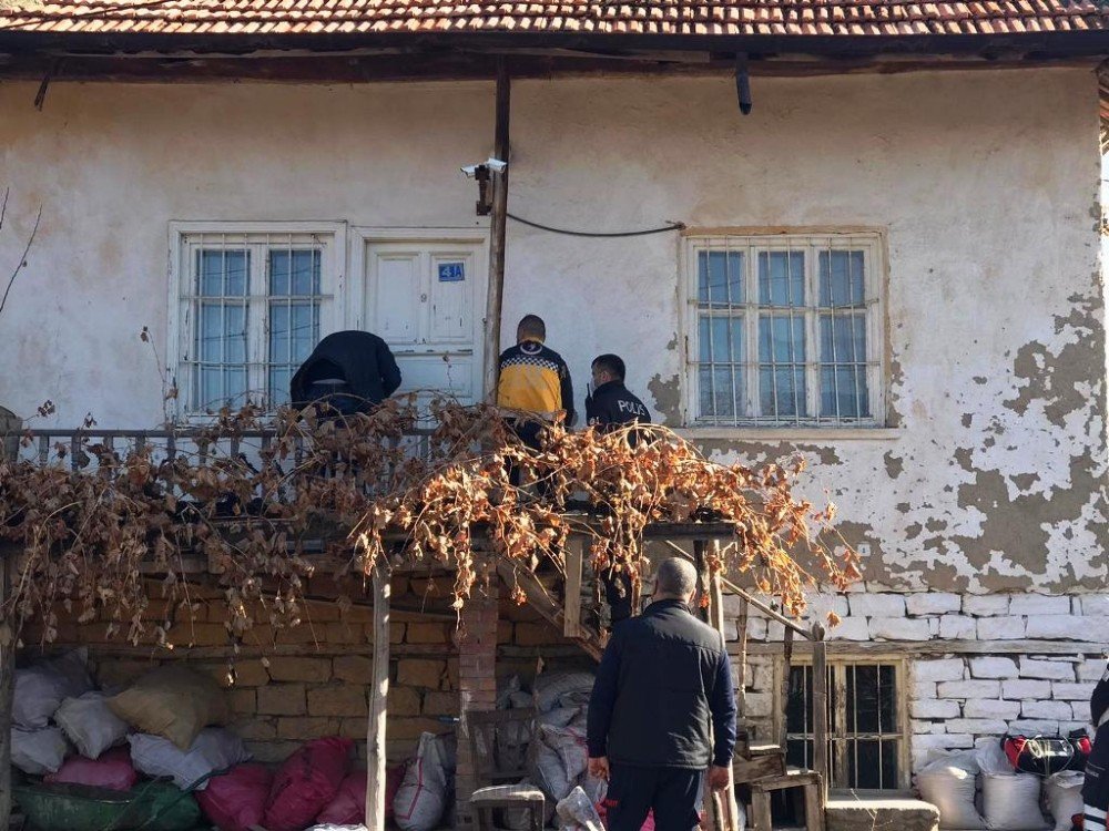 Konya'da gizemli ölüm! 2 çocuk babası avukat evinde ölü bulundu