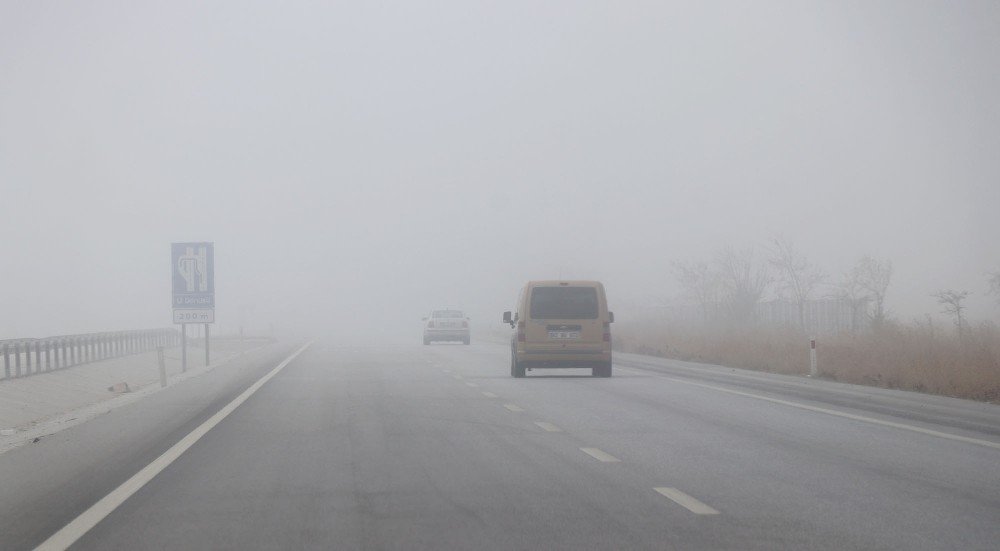 Konya'da yoğun sis! Aksaray Ankara ve Antalya Karayollarında trafik güçlükle aktı