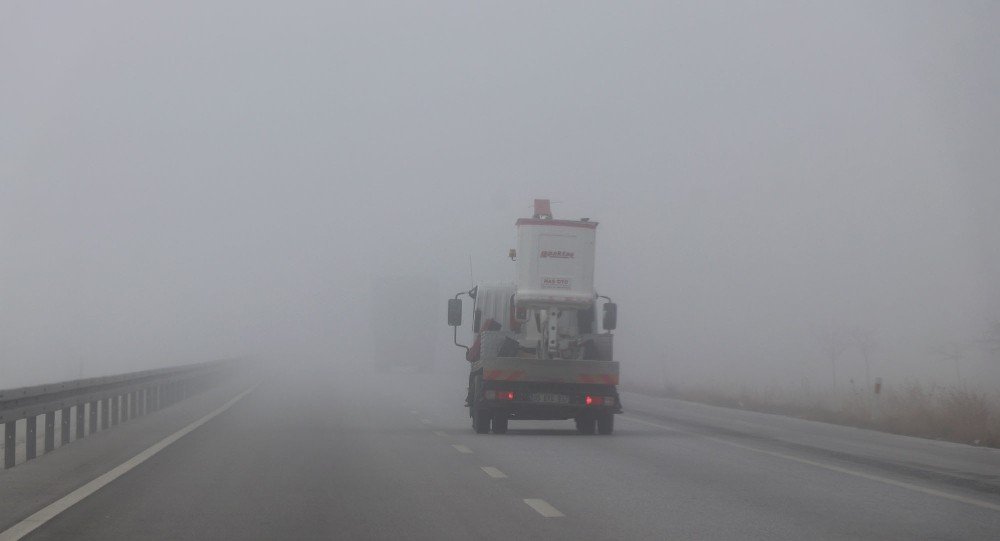 Konya'da yoğun sis! Aksaray Ankara ve Antalya Karayollarında trafik güçlükle aktı