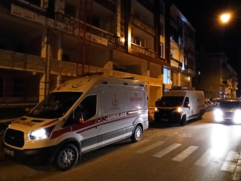 İnşaatta asansör boşluğuna düşen adam öldü