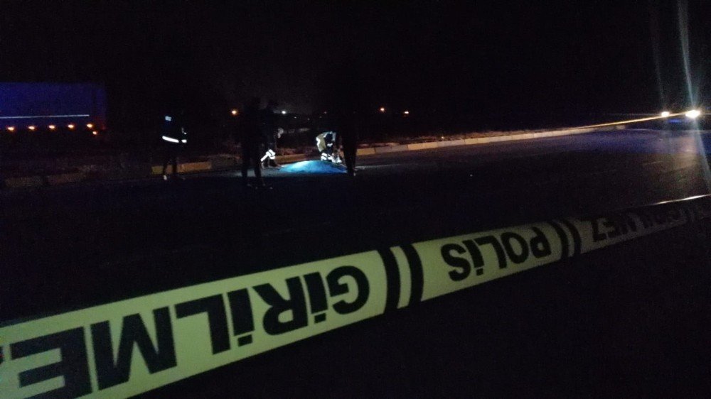 Kamyonun çarptığı yaya öldü! Kaçan sürücü düşen plaka sayesinde yakalandı