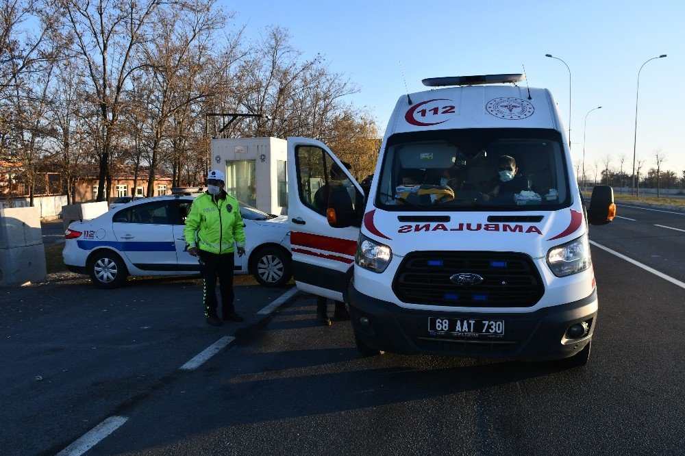 Karantinada olması gerekiyordu! Seyahat ederken yakalandı