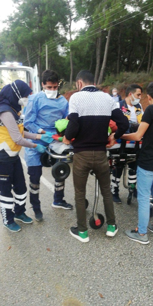Manavgat'ta kamyonet devrildi! 1’i ağır 2 yaralı