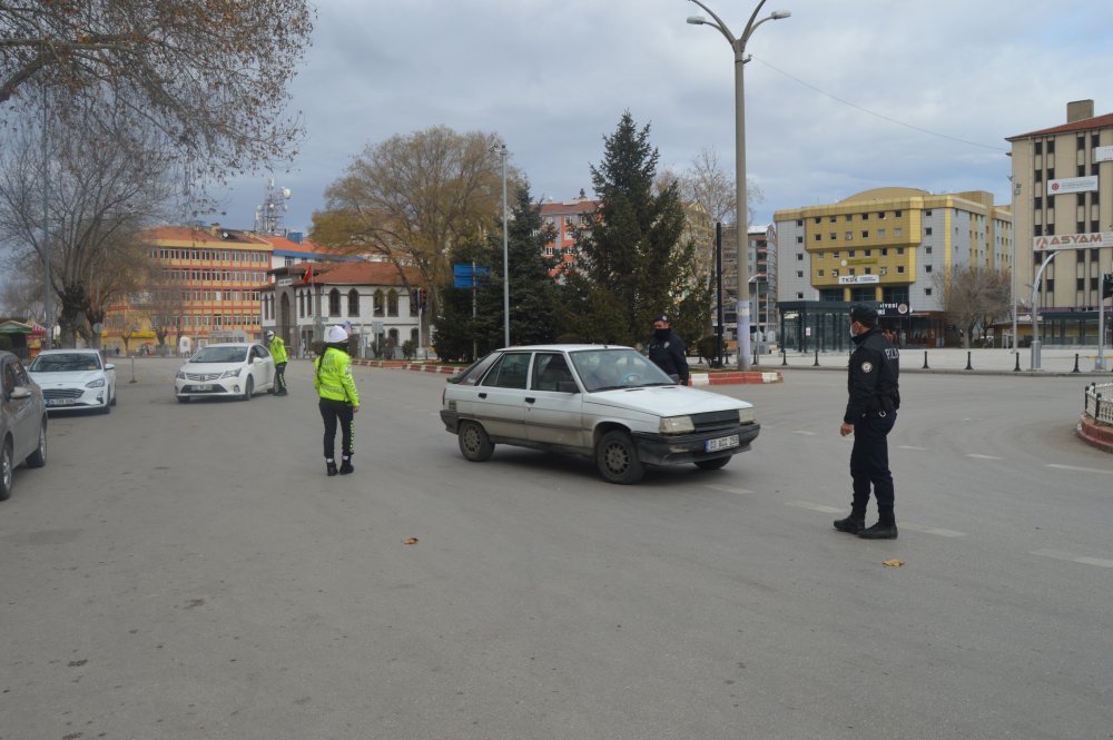 Konya Karaman Aksaray ve Afyonkarahisar'da kısıtlama sessizliği