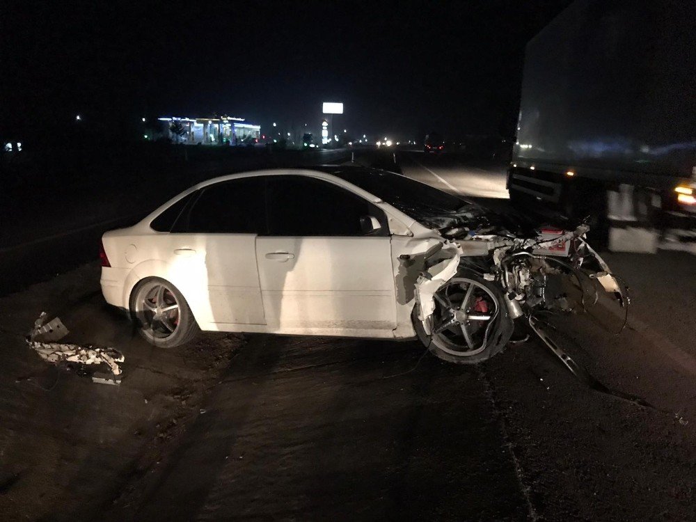 Konya'da otomobil tıra çarptı! Motoru 25 metre uzağa fırladı