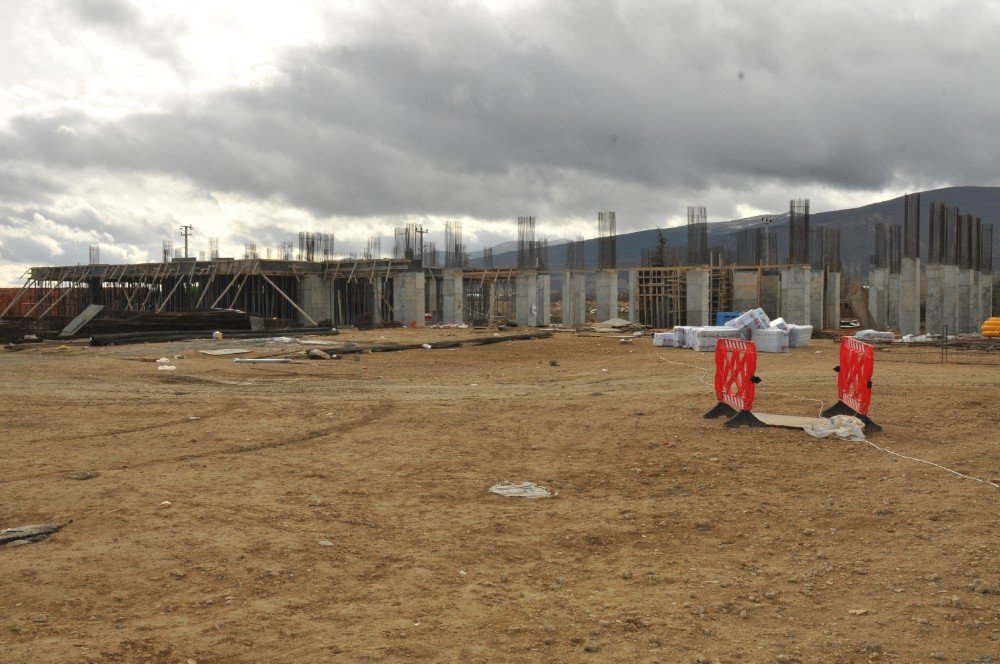 Konya Akşehir’in yeni otogarı hızla yükseliyor