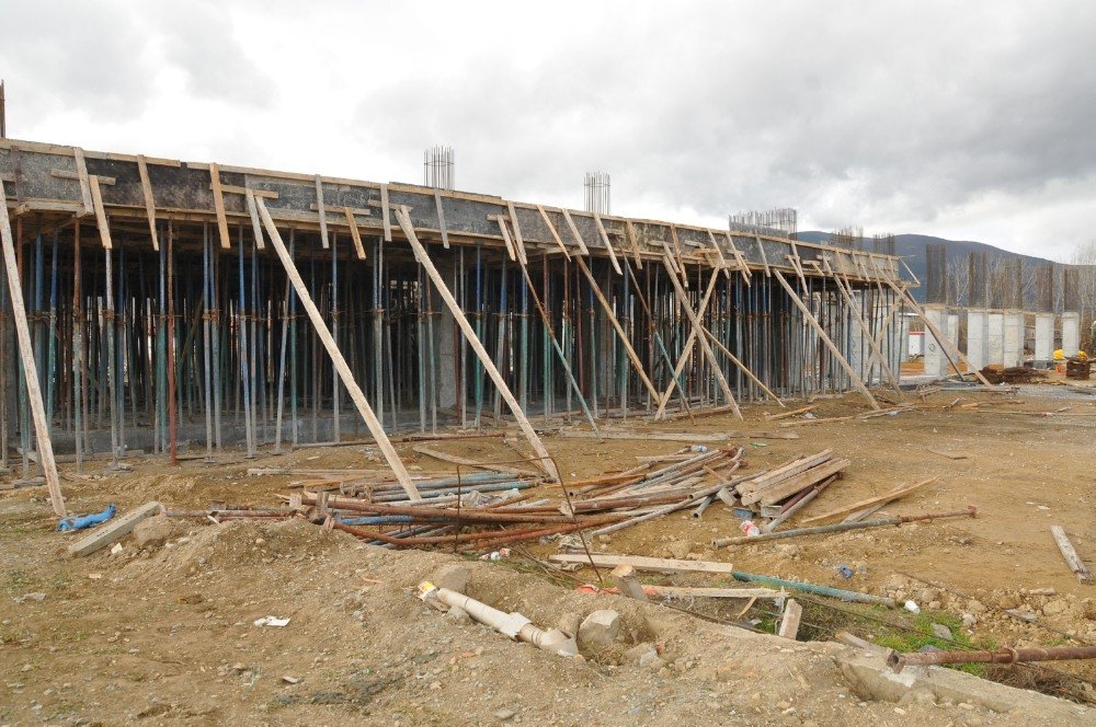 Konya Akşehir’in yeni otogarı hızla yükseliyor