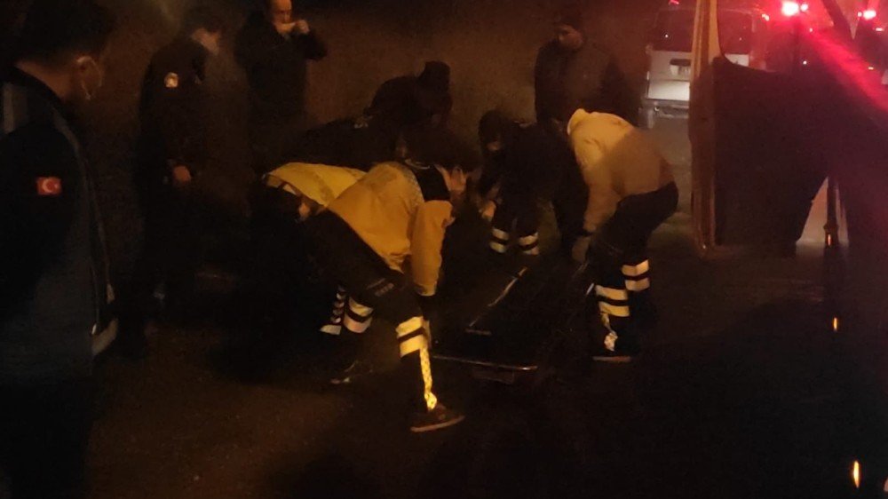 Metruk ev alev alev yandı! 1 yaralı