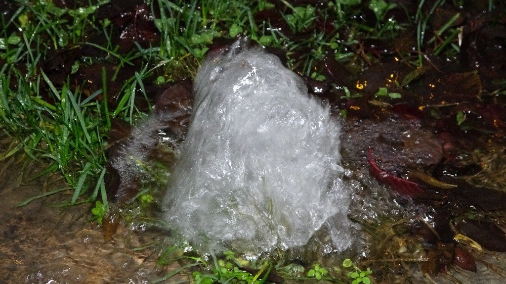 Su kaynakları bitmek üzere olan İstanbul'da şok görüntü!