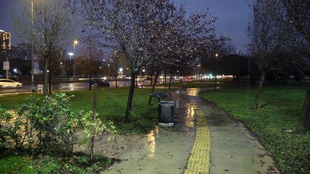 Su kaynakları bitmek üzere olan İstanbul'da şok görüntü!