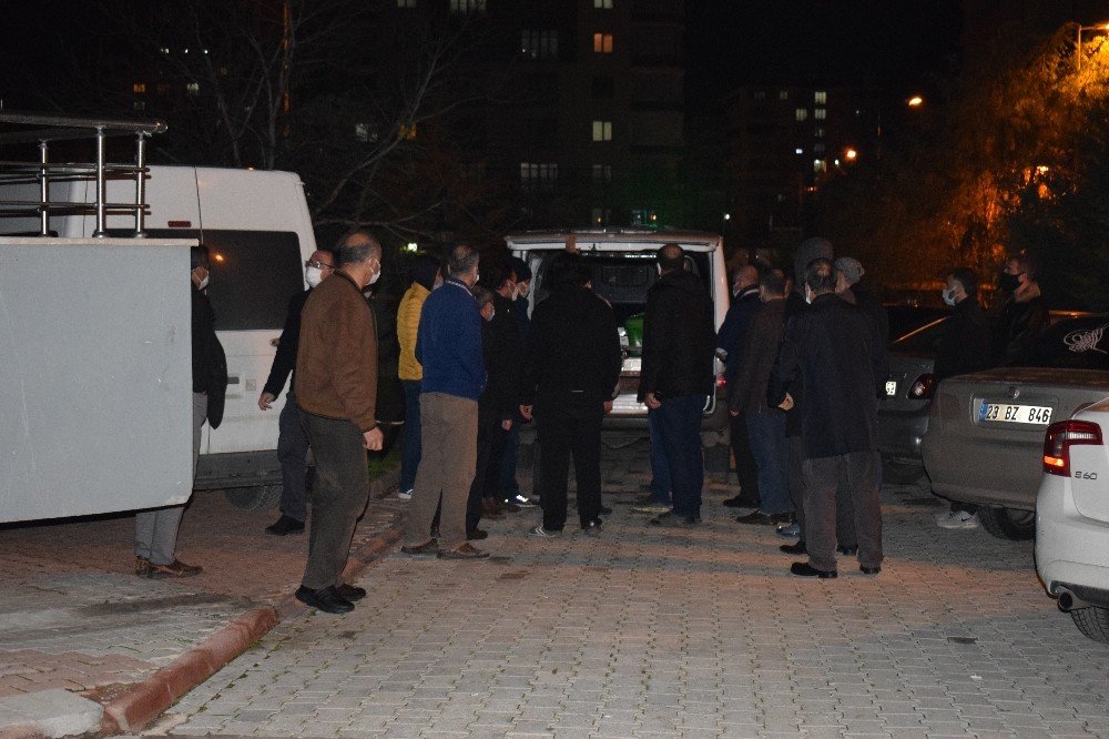 2 çocuk babası adam evinin banyosunda ölü bulundu