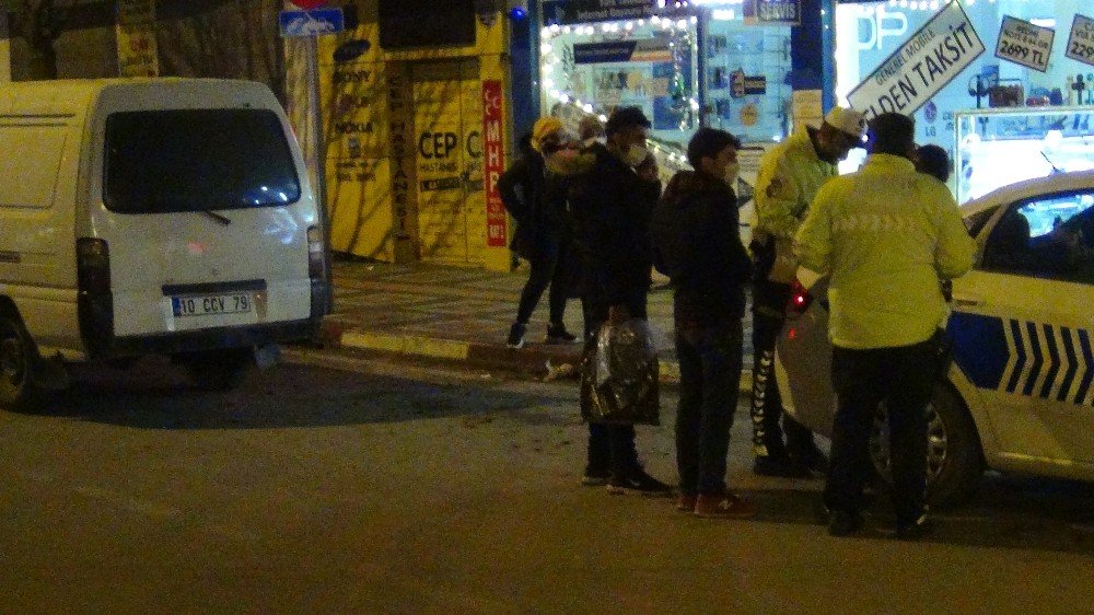 Denetimde yakalanan muayenesiz minibus trafikten men edildi! Yolcular yaya kaldı