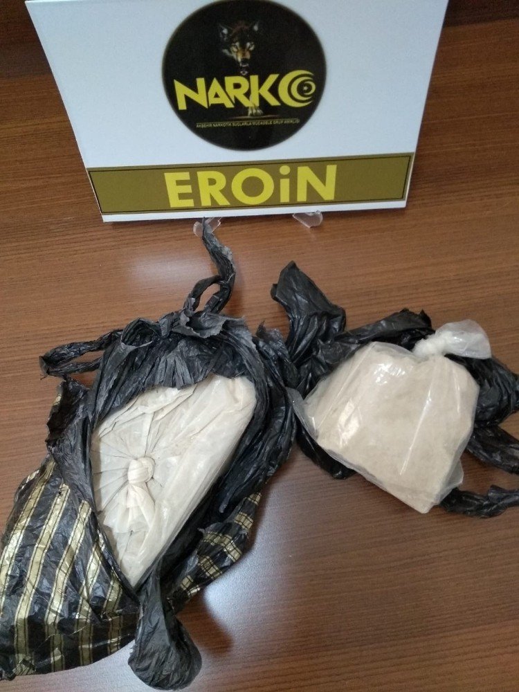 Konya’da aranan iki otomobilden eroin çıktı! 4 gözaltıdan 3'ü serbest bırakıldı