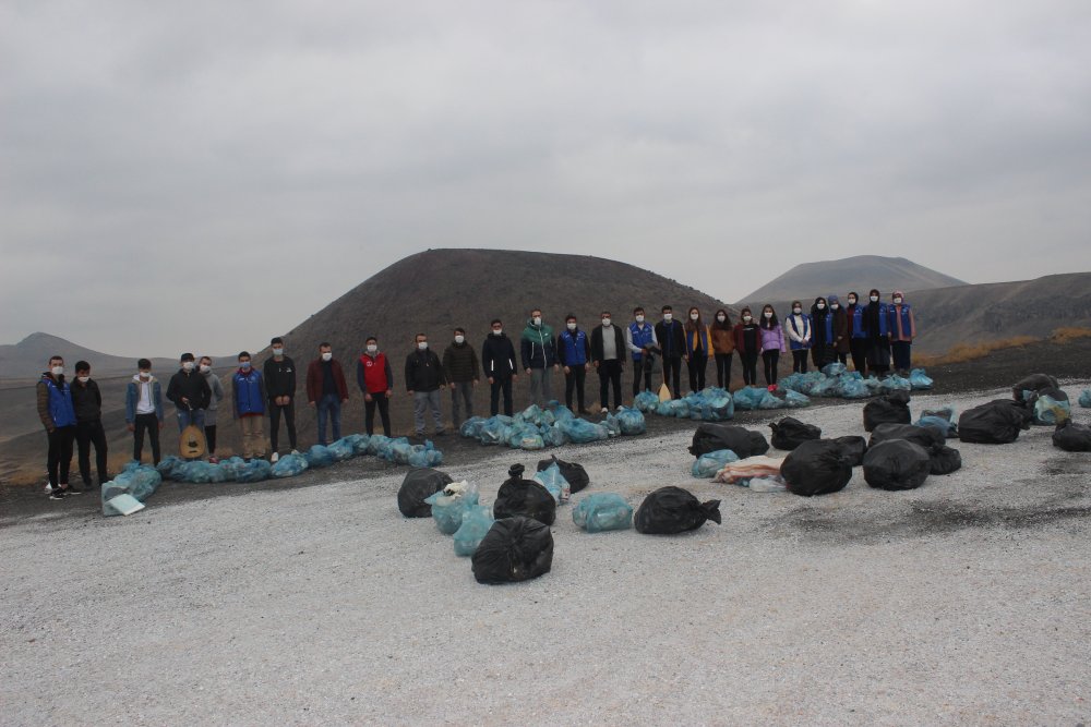 Konya'nın nazar boncuğu çöplüğe dönmüştü! Meke Gölü'nü gönüllü gençler temizledi
