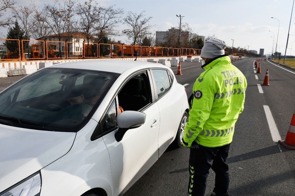 Bu kadarına da pes! Kovid-19 testi pozitif ve temaslı 2 kardeş seyahatte yakalandı