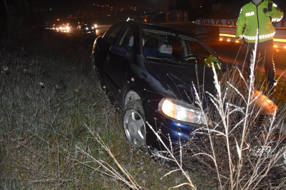Kaza yapıp kaçan alkollü sürücünün çarptığı diğer otomobil kanala düştü