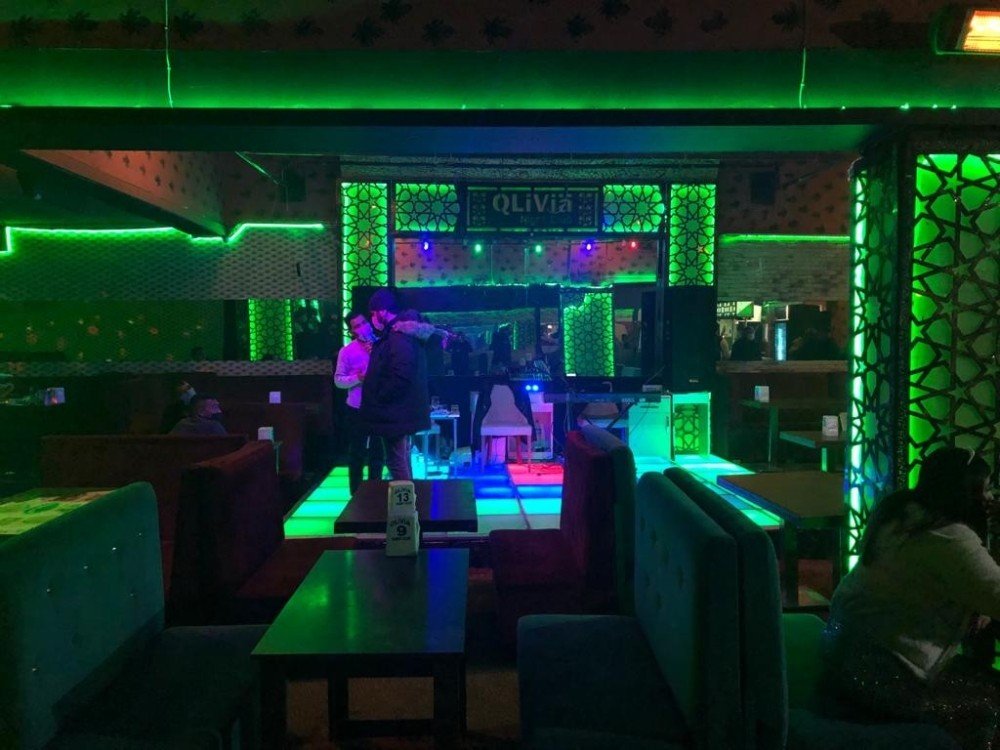 Konya'da kısıtlamayı delen ruhsatsız eğlence mekanına baskın!