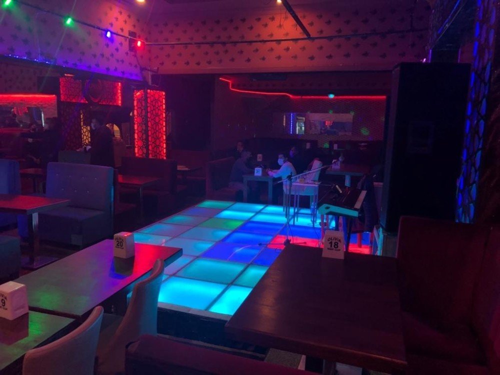 Konya'da kısıtlamayı delen ruhsatsız eğlence mekanına baskın!