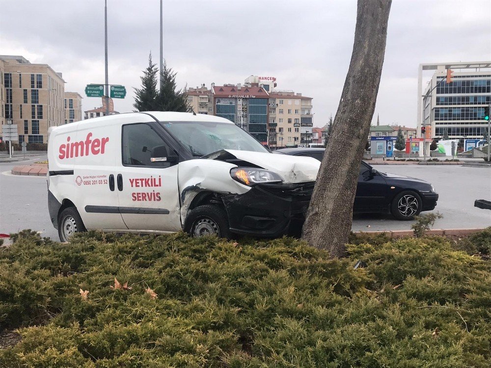 Sokağa çıkma kısıtlamasında feci kaza! 5 yaralı