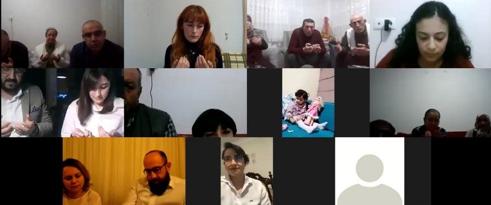 Böyle olur pandeminin kız istemesi! Çankırı Konya ve İstanbul'dan aile fertleri çevrimiçi buluştu
